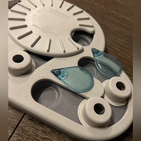 Cat Food Toy // Never used - Picture 2 of 3